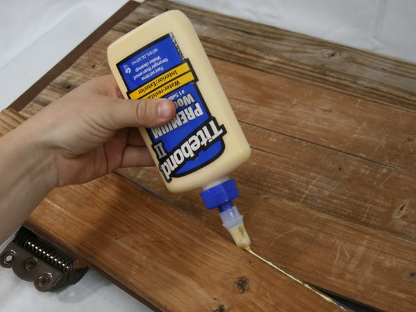 How to Repair a Broken Playhouse Door: crwdns2935265:04crwdnd2935265:02crwdnd2935265:02crwdne2935265:0