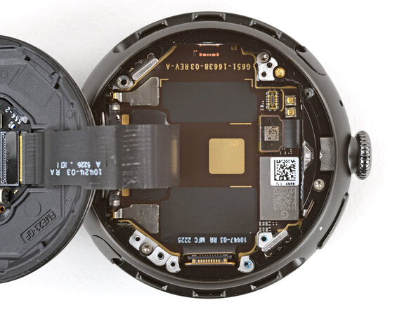 Google Pixel Watch 4 Screen Replacement, Remove the screen screws: adım 17, 2 resimden 2.
