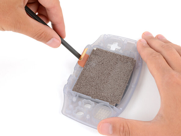 How to Reshell Your Game Boy Advance, Pry up the screen: crwdns2935265:016crwdnd2935265:01crwdnd2935265:03crwdne2935265:0