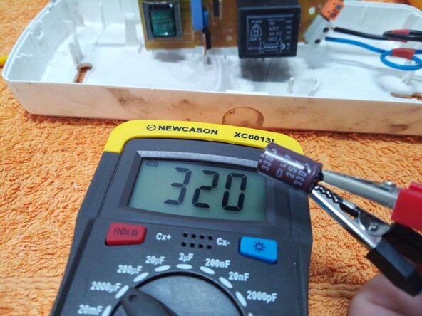 Réparation du condensateur C1 330uF/25V du bloc autonome d'éclairage de sécurité LEGRAND Réf 617 07: étape 3, image 3 de 3