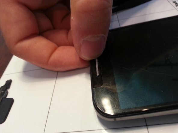 Motorola Moto X 2nd Generation Screen Replacement, Putting Old Speaker Grill Into New Screen: crwdns2935265:012crwdnd2935265:03crwdnd2935265:03crwdne2935265:0