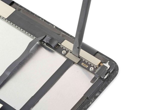 iPad Pro 11" 4th Gen Screen Replacement, Disconnect & Remove Display Cables: crwdns2935265:036crwdnd2935265:03crwdnd2935265:03crwdne2935265:0