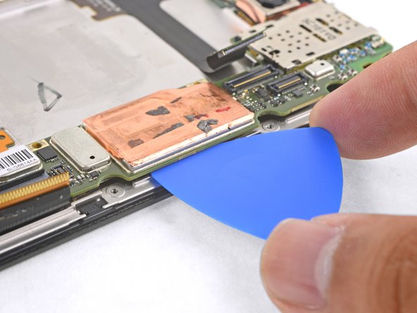 Motorola Droid Turbo 2 LCD Screen and Digitizer Assembly Replacement: step 27, image 2 of 3