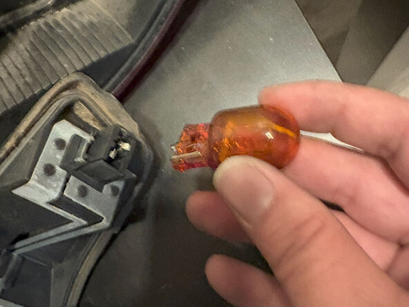 2012 Volkswagen Golf Rear Blinker Bulb Replacement: crwdns2935265:07crwdnd2935265:02crwdnd2935265:02crwdne2935265:0