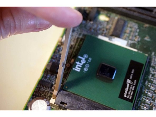 Compaq Deskpro EN Teardown: 步骤 15 中的图像 2，3