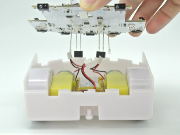 Thymio II Motor Replacement, Removing the motor and battery cables: crwdns2935265:05crwdnd2935265:02crwdnd2935265:02crwdne2935265:0