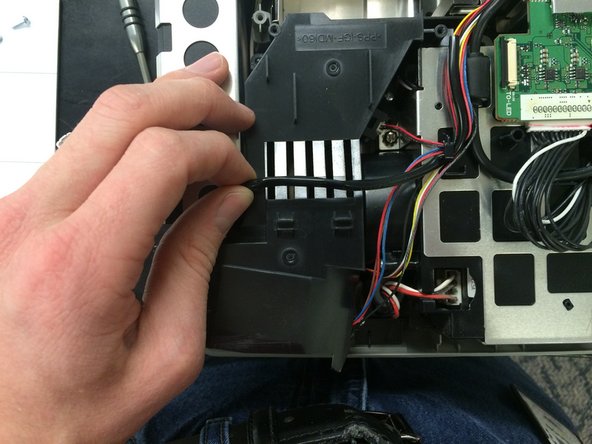 Epson Powerlite 915W Projector Lamp Ballast Replacement, Moving the Fan and Vent: crwdns2935265:06crwdnd2935265:02crwdnd2935265:03crwdne2935265:0