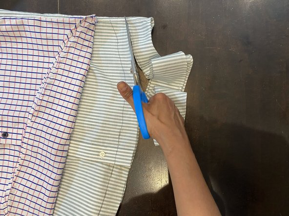 How to Shorten the Length of a Shirt: crwdns2935265:05crwdnd2935265:03crwdnd2935265:03crwdne2935265:0