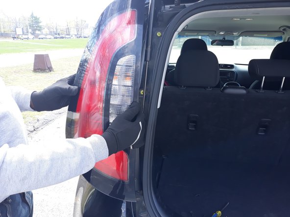 2014-Present Kia Soul Brake Light Replacement: crwdns2935265:03crwdnd2935265:03crwdnd2935265:03crwdne2935265:0