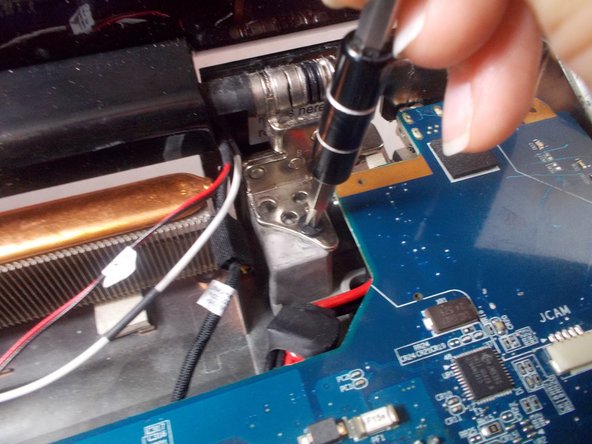 Toshiba Qosmio X305-Q704 Screen Replacement: crwdns2935265:09crwdnd2935265:02crwdnd2935265:03crwdne2935265:0