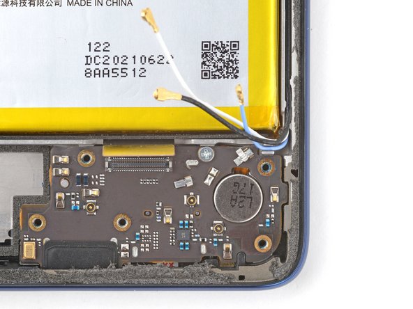 Motorola Edge 5G UW (2022) Screen Replacement, Unfasten the daughterboard: crwdns2935265:027crwdnd2935265:02crwdnd2935265:02crwdne2935265:0