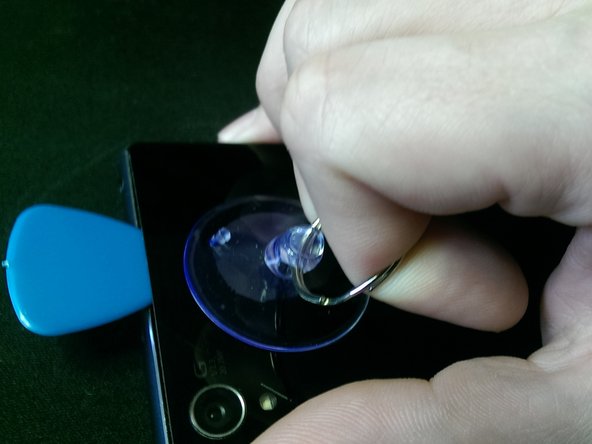 How to replace a broken back cover on a Sony Xperia Z3, Loosening the cover.: crwdns2935265:03crwdnd2935265:02crwdnd2935265:03crwdne2935265:0