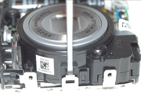 Repairing Casio Exilim EX-Z350 Lens mechanics, Remove metal frame bracket (1): crwdns2935265:08crwdnd2935265:02crwdnd2935265:03crwdne2935265:0