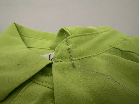 How to Replace a Button on a Shirt: crwdns2935265:04crwdnd2935265:02crwdnd2935265:03crwdne2935265:0