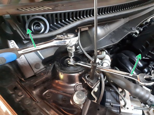 2010-2017 Suzuki Swift Front Springs Replacement, remove strut assembly: 步骤 6 中的图像 3，3