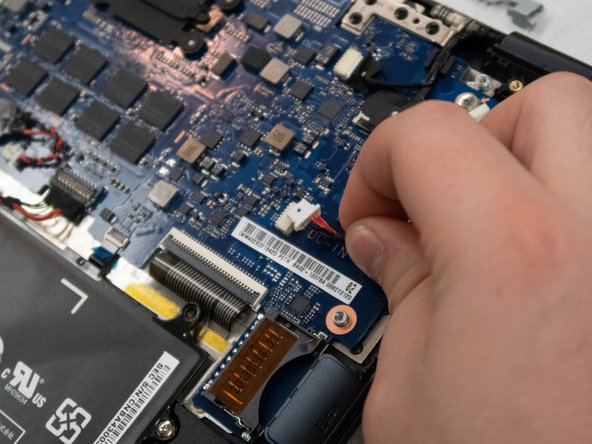 Samsung ATIV Book 9 Lite Charging Port Replacement: crwdns2935265:04crwdnd2935265:02crwdnd2935265:03crwdne2935265:0