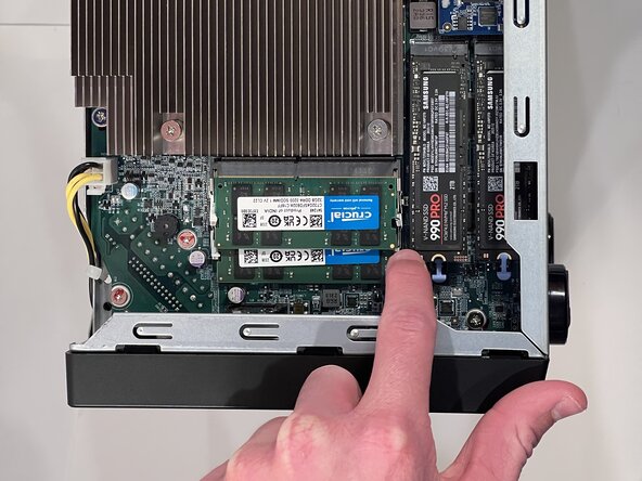 QNAP TVS-h874T RAM Replacement: passo 8, imagem 2 %32