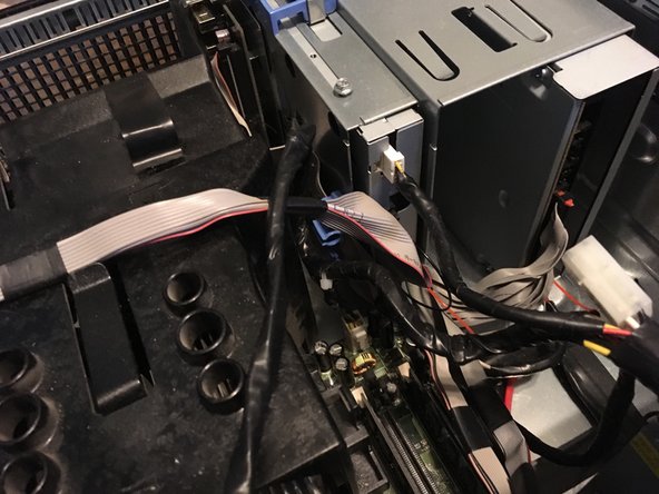 Dell Optiplex GX620 Fan Replacement, Unplug floppy drive.: stap 0, afbeelding 2 van 3