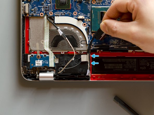 Upgrade the display panel and replace the display cable, Reconnect the display cable to the mother board (1 of 2): stap 0, afbeelding 2 van 3