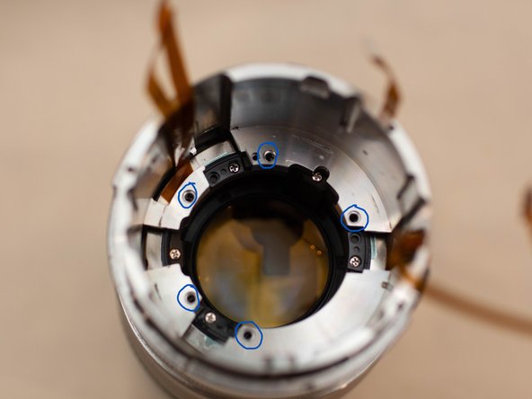 Canon EF 70-200mm f/2.8L IS USM Zooming Key Replacement, Attach the Intermediate Barrel: crwdns2935265:015crwdnd2935265:03crwdnd2935265:03crwdne2935265:0