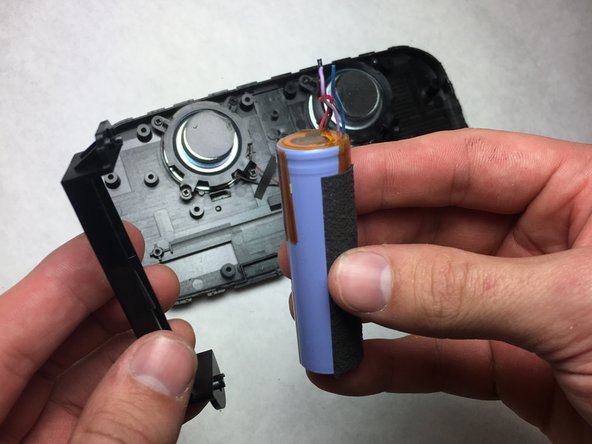 Sol Republic Deck Battery Replacement: stap 0, afbeelding 2 van 3