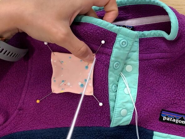 Blanket Stitch on a Patch, Start the stitch: crwdns2935265:04crwdnd2935265:02crwdnd2935265:03crwdne2935265:0