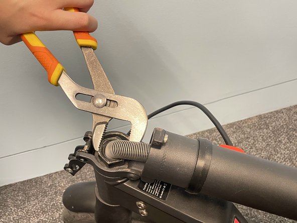 How to Stabilize the Stem of a Longwise ES06 E-Scooter: crwdns2935265:04crwdnd2935265:02crwdnd2935265:03crwdne2935265:0