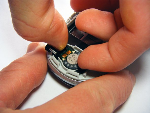 Motorola V551 Earpiece Speaker Replacement, Earpiece Speaker: crwdns2935265:07crwdnd2935265:02crwdnd2935265:03crwdne2935265:0