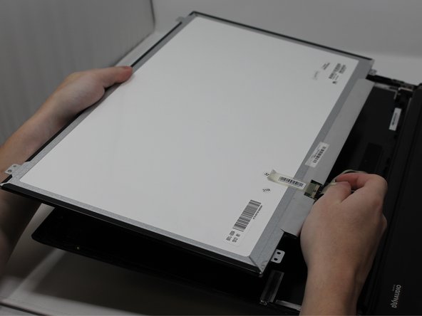 MSI GE72 6QF Apache Pro Screen Replacement: crwdns2935265:03crwdnd2935265:02crwdnd2935265:03crwdne2935265:0