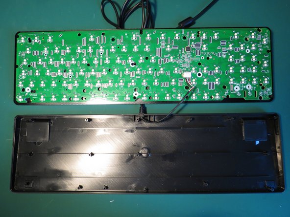 Kogan RGB Mechanical Keyboard Teardown, Separate circuit board from housing: crwdns2935265:03crwdnd2935265:03crwdnd2935265:03crwdne2935265:0