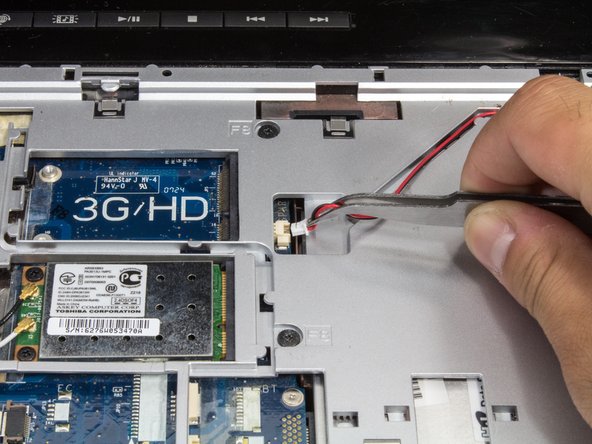 Toshiba Satellite A215 S4697 Screen Replacement: crwdns2935265:013crwdnd2935265:03crwdnd2935265:03crwdne2935265:0