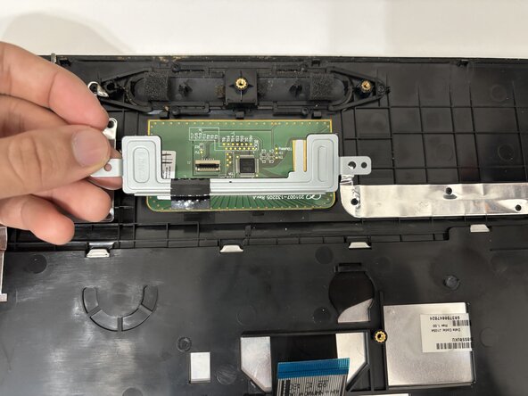 Toshiba Satellite PSC0YC-007026 Touchpad Replacement: crwdns2935265:05crwdnd2935265:02crwdnd2935265:02crwdne2935265:0