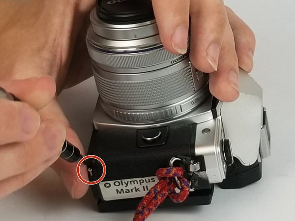 Olympus OM-D E-M10 Mark II HDMI and Multi-connector Cover Replacement: crwdns2935265:03crwdnd2935265:02crwdnd2935265:02crwdne2935265:0