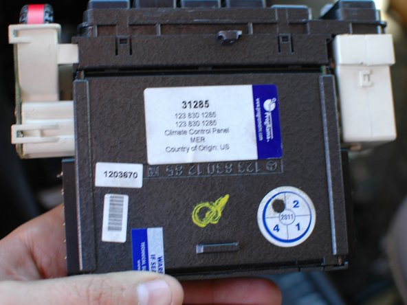 Mercedes W123 Climate Control Unit v2 Replacement: crwdns2935265:05crwdnd2935265:03crwdnd2935265:03crwdne2935265:0