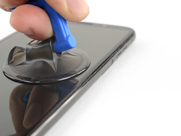 Motorola Moto Z3 Screen Replacement, Cut the display adhesive: crwdns2935265:03crwdnd2935265:02crwdnd2935265:03crwdne2935265:0