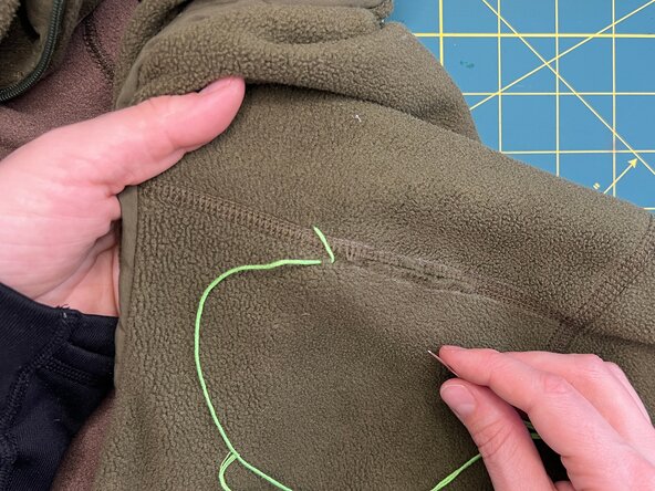 Herringbone Stitch on a Split Seam, Make a diagonal stitch: crwdns2935265:05crwdnd2935265:03crwdnd2935265:03crwdne2935265:0