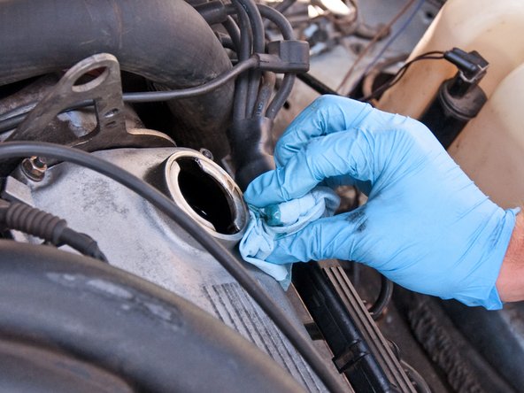 1984-1991 BMW 3 Series Oil Change (Straight 6 Models): crwdns2935265:016crwdnd2935265:03crwdnd2935265:03crwdne2935265:0