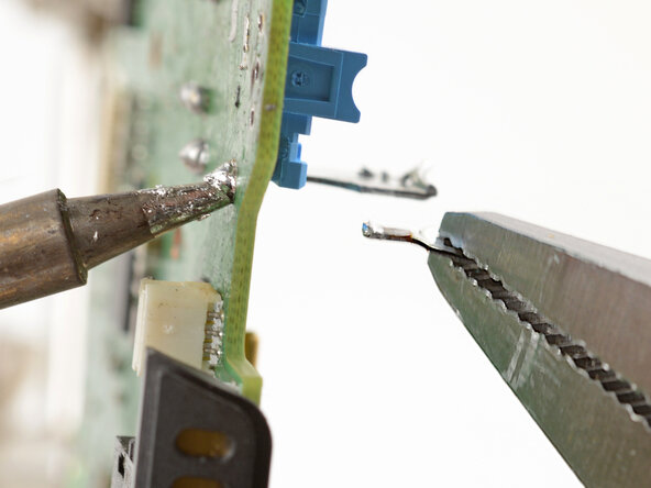 DualSense Controller v2 Joystick Replacement, Desolder the cut pins: crwdns2935265:045crwdnd2935265:03crwdnd2935265:03crwdne2935265:0