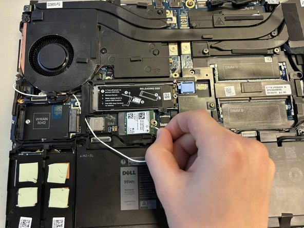 Dell Precision 7560 Touchpad Replacement: 步骤 5 中的图像 2，3