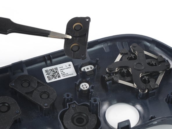 Google Stadia Controller Buttons Replacement, Remove the rubber gasket: passo 25, imagem 2 %32