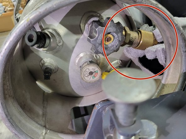 How to Replace the Propane Tank on a Toyota Forklift 8FGCU15: crwdns2935265:010crwdnd2935265:02crwdnd2935265:03crwdne2935265:0