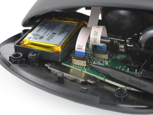 How to Open the Logitech MX Ergo, Disconnect the interconnect cable: crwdns2935265:010crwdnd2935265:03crwdnd2935265:03crwdne2935265:0