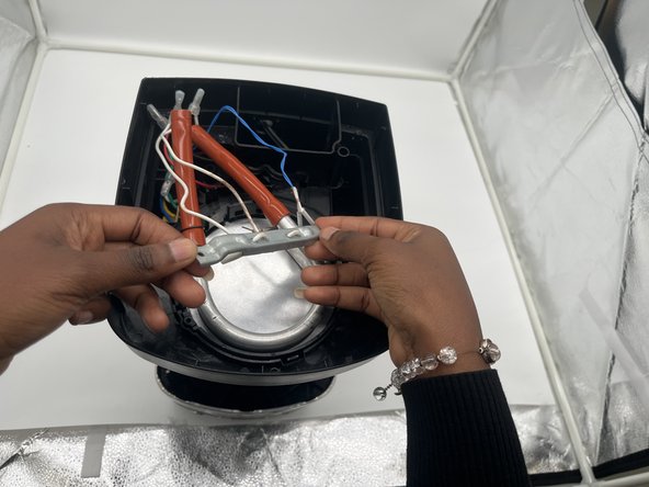 Cuisinart DGB-650 Water Pipe Replacement: crwdns2935265:03crwdnd2935265:02crwdnd2935265:03crwdne2935265:0