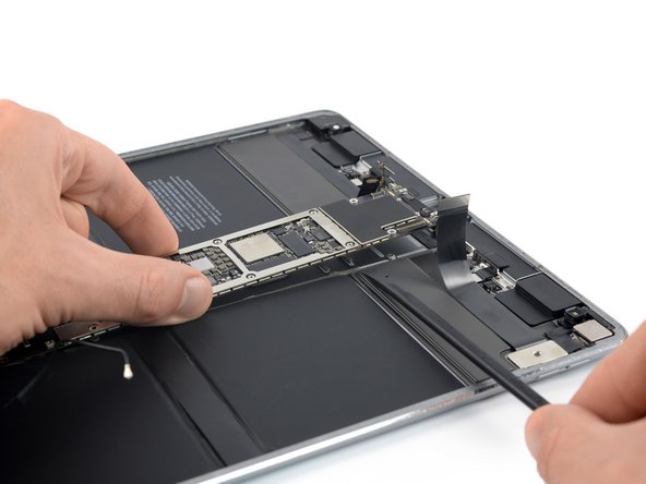 iPad Pro 12.9" 2nd Gen Battery Replacement, Relocate the spudger: crwdns2935265:065crwdnd2935265:02crwdnd2935265:03crwdne2935265:0