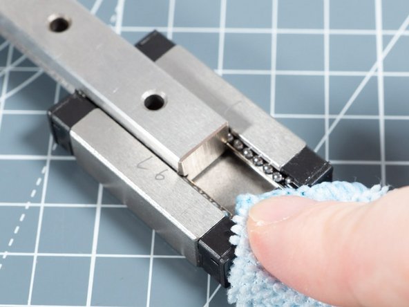 MGN Linear Guide, Applying Grease: crwdns2935265:07crwdnd2935265:03crwdnd2935265:03crwdne2935265:0