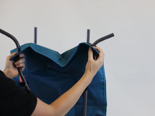 How to Repair a Tear in a Camping Chair, Reassemble the chair: crwdns2935265:010crwdnd2935265:02crwdnd2935265:03crwdne2935265:0