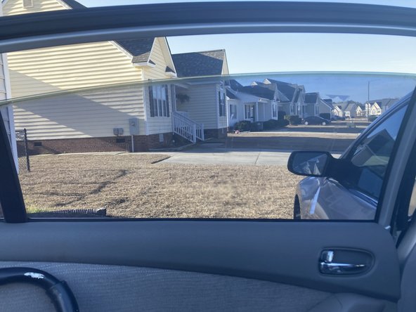 Removing Aftermarket Vehicle Window Tinting: crwdns2935265:02crwdnd2935265:02crwdnd2935265:02crwdne2935265:0