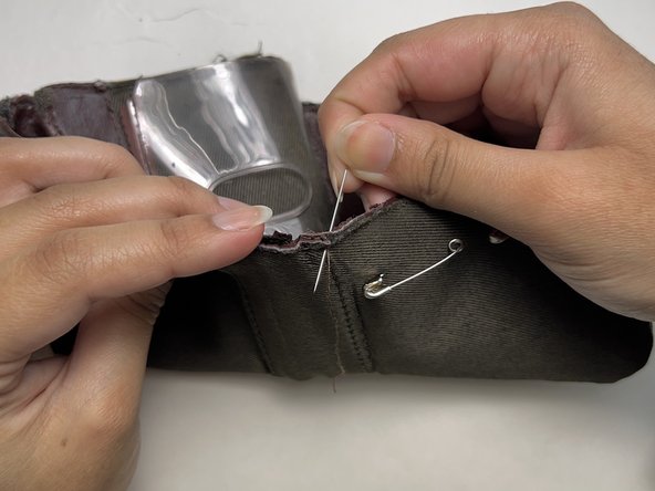 How to Repair the Lining of a Leather Wallet: crwdns2935265:05crwdnd2935265:02crwdnd2935265:03crwdne2935265:0