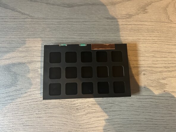 Elgato Stream Deck Classic Teardown, Peal up on the black part: crwdns2935265:08crwdnd2935265:01crwdnd2935265:02crwdne2935265:0