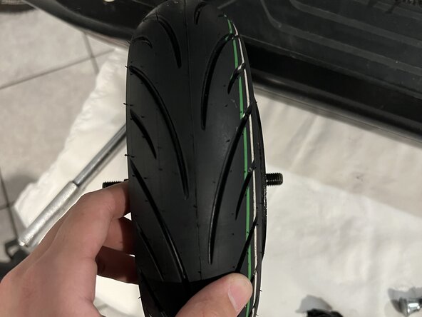 NIU KQi3 Pro Electric Scooter Front Tire Replacement: crwdns2935265:013crwdnd2935265:03crwdnd2935265:03crwdne2935265:0